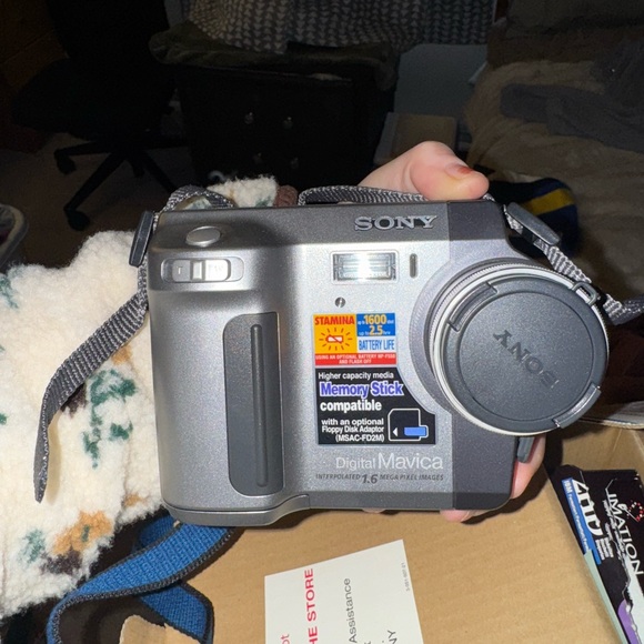 Sony MVC-FD90 Digital Mavica - Silver and Black - Picture 5 of 5